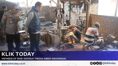 Kapolres Bersama Diskoperindag Kabupaten Bondowoso Laksanakan Kunjungan dan Peninjauan Pekerja UMKM Sektor Industri Kerajinan Tangan