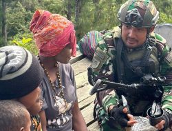 TK Mamba Laksanakan Patroli ke Honai-honai dan Berikan Bantuan Pada Masyarakat