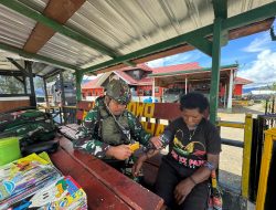 Dokter dari Satgas Yonif 509 Kostrad Obati Mama Papua