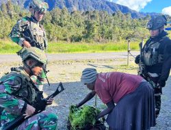 Berikan Rasa Aman Satgas Yonif 509 Kostrad Patroli dan Sapa Masyarakat