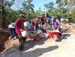 Sangat kompak, TNI dan Masyarakat buat gorong-gorong di TMMD Kodim 0422/Lampung Barat