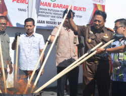 Pemusnahan BB dari 13 Perkara di Halaman Kajaksaan Negeri Bondowoso, Begini kata Dzakiyul Fikri 