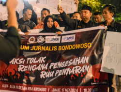 Puluhan Jurnalis Bondowoso Gelar Aksi Tolak RUU Penyiaran, Jangan Bungkam Suara Kami