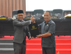 Pj Bupati Hadiri Paripurna di Gedung DPRD Bondowoso, Berikut Penyampainya Tentang APBD 2023