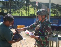 Satgas Buaya Putih Bagikan Bantuan Sembako dan Pakaian