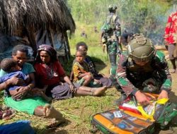 Prajurit Lintas Udara 432/WSJ Laksanakan Berbagi Kasih Distrik Yigi