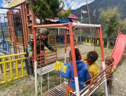 Tk J2 Satgas Yonif 509 Kostrad Jadi Tempat Bermain dan Belajar Anak-anak di Intan Jaya