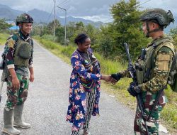 Satgas Yonif 509 Kostrad Semakin Akrab dengan Masyarakat Intan Jaya Papua melalui Peningkatan Komunikasi Sosial