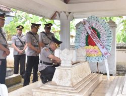 Polres Bondowoso Ziarah ke TMP dan Makam Mantan Kapolri Sujipto Yudo Diarjo Dalam Rangka HUT Bhayangkara ke 78
