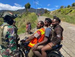 Satgas Yonif 509 Kostrad Menggalakkan Komunikasi Sosial dengan Masyarakat di Intan Jaya, Papua