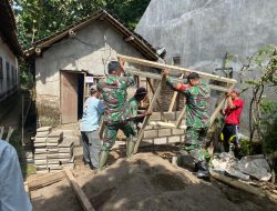 Anggota Koramil 0822/06 Bondowoso Bangun Rutilahu Untuk Warga