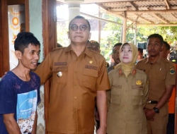 Pj Bupati Bondowoso Tinjau juga Penyerahan Bantuan Kepada Korban Kebakaran