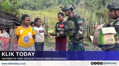 Satgas Yonif 509 Kostrad Rutin Berbagi Bantuan Door to Door di Intan Jaya, Papua