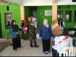 Babinsa Blimbing Serka Ulil Amri Dampingi Posyandu, Upayakan Penurunan Angka Stunting