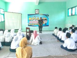 Babinsa Sertu Evi Tanamkan Wawasan Kebangsaan di SMP Darul Iksan