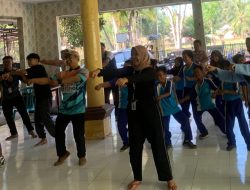 Senam Bersama KKN UIN KHAS Jember. Mahasiswa Bahagia, Warga Menyala