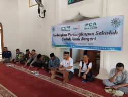 Babinsa 0822 Turut Mendampingi Penyerahan Bantuan Perlengkapan Sekolah bagi Siswa Kurang Mampu