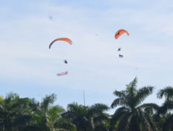 Anggota Polres Bondowoso Menghiasi Langit Biru di HUT Bhayangkara ke-78, Berikut Apresiasi Klebun Balap