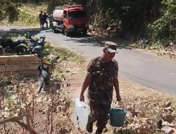 Peran Babinsa 0822/14 Bondowoso Bersinergi dengan Pemerintah Mengatasi Kesulitan Rakyat di Desa Botolinggo