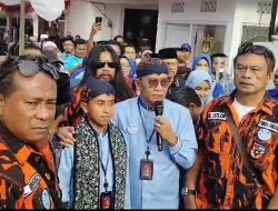 Ribuan Relawan dan Simpatisan Iringi Pasangan Bakal Calon Bambang Soekwanto dan Gus Bakir Mendaftar ke KPU Bondowoso