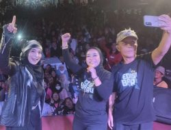 Inka Christie Menghibur Masyarakat Pagarsih Barat di Acara Agustusan