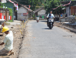 Pj Bupati Melanjutkan Program yang Sudah Berjalan Termasuk Infrastruktur Bahu Jalan di Grujugan Lor Jambesari Darusholah Bondowoso