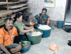 Babinsa Desa Kejawan Dukung UMKM, Tempe Buatan Lokal Makin Berkembang