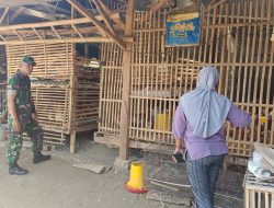 Pemberdayaan Peternakan Lokal Babinsa Kodim 0822 Galakkan Komsos di Ayam Petelur