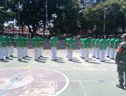 Babinsa 0822/01 Gelar Pelatihan PBB di SMAN 2 Bondowoso untuk Tingkatkan Disiplin Siswa