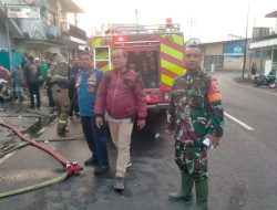 Babinsa Sigap Atasi Kebakaran di Kademangan, Pemadaman Tuntas dalam Waktu Singkat