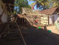 Perbaiki Rumah Warga di Desa Wonokusumo, Pak Ahmad Ucapkan Terimakasih Kepada LSM Cakrawala