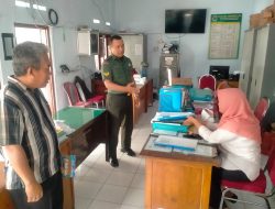 Komsos Bersama Lurah, Babinsa Kademangan Siapkan Pemulihan Pasca Rehabilitasi Kantor
