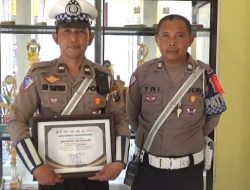 Aipda Eko Anggota Satlantas Polres Bondowoso Mendapatkan Apresiasi Dari Dua Sekolah