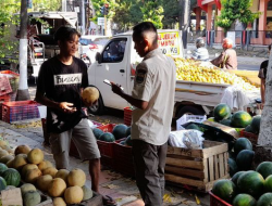 Demi Menjaga Keindahan dan Kenyamanan di Area Alun-alun, Satpol PP Bondowoso Patroli Rutin