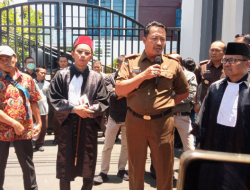 Kantor Kejari Bondowoso di Geruduk Puluhan Masyarakat, Mereka Bersuara Ungkap Kasus Kredit Fiktif