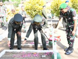 Peringatan HUT TNI Ke-79, Kodim 0822 Bondowoso Gelar Upacara Ziarah Rombongan