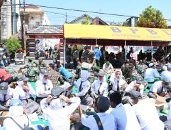 HUT TNI Ke-79, Makan Nasi Tumpeng Bersama Masyarakat juga Pelajar di Bondowoso