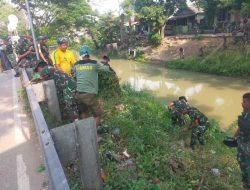 Dalam Rangka HUT TNI ke 79 Kodim 0822 Bondowoso Ikut Terjun Karya Bhakti TNI Bersih-Bersih Sungai Cisadane
