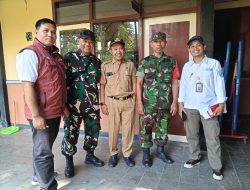 BABINSA KORAMIL 09 PUJER DAMPINGI PENYALURAN DANA BANSOS PKH PLUS TAHAP IV