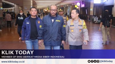2 Pelaku Kasus Judi Online Libatkan Pegawai Komdigi Tiba di Bandara Soetta