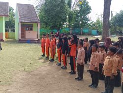 Babinsa Wonosari Ajak Siswa SDN Wonosari 02 Terapkan Disiplin Lewat Latihan Baris-Berbaris