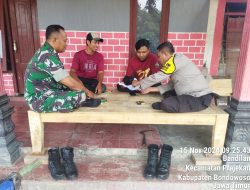 Babinsa Koramil Prajekan Tingkatkan Kesiapan Pilkada Lewat Komsos Bersama PPS