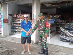 Babinsa Dabasah Tinjau Pembenahan Trotoar untuk Fasilitas Publik yang Lebih Baik