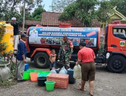 BABINSA SERTU JOHARI SIGAP: DROPING AIR BERSIH UNTUK WARGA KLEKEAN