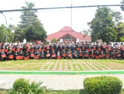 Pj Bupati Bondowoso Hadiri Penyerahan Tanda Kehormatan Satyalancana Karya Satya