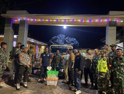 Babinsa 0822 Kawal Pergeseran Logistik Kotak Suara pada Pilkada 2024 di Bondowoso