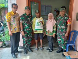 Bondowoso, Babinsa Kelurahan Dabasah Dampingi Penyaluran Bantuan Pangan kepada 379 Keluarga Penerima Manfaat