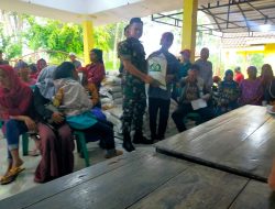 Babinsa Kodim 0822 Dampingi Bantuan Pangan Nasional dengan Lancar di Desa Penang Kabupaten Bondowoso