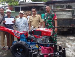 Dandim 0822 Bondowoso Melalui Babinsa Pelelangan, Dampingi Penyerahan Hand Traktor untuk Tingkatkan Produktivitas Petani
