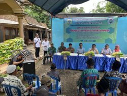 Bondowoso, Babinsa Sumberjeruk Serka Dian Augus Serahkan Bantuan Bibit Padi kepada 130 Warga